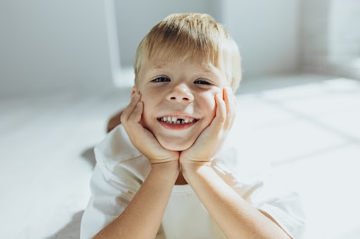 ¿Qué hacer si mi hijo sufre un traumatismo y se le cae un diente definitivo?